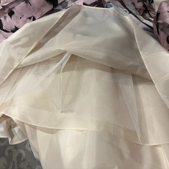 JS COLLECTIONS SHADOW GOWN - Picture 8 of 11